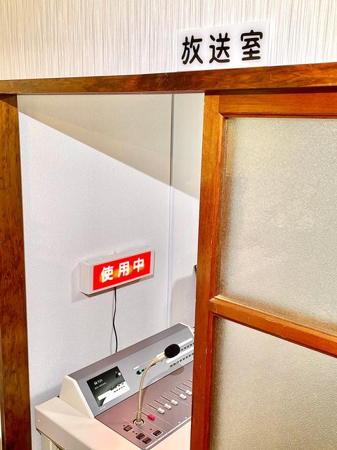 放送室を外から見た様子
